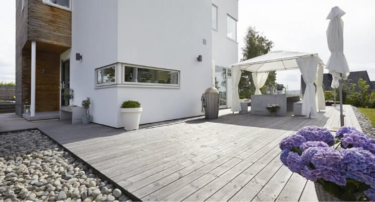 Blog-Imagen-Exteriores-con-decks-de-madera-para-casas-de-fin-de-semana-fresno-termotratado-exteriores-infinitos-Homedressing-Jun20-V1.jpg